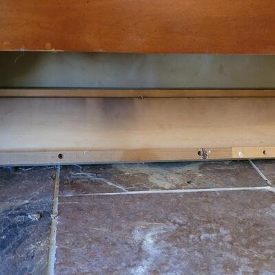 Lot 138: Stanley Furniture Queen Size Bed includes Side Wood Rails