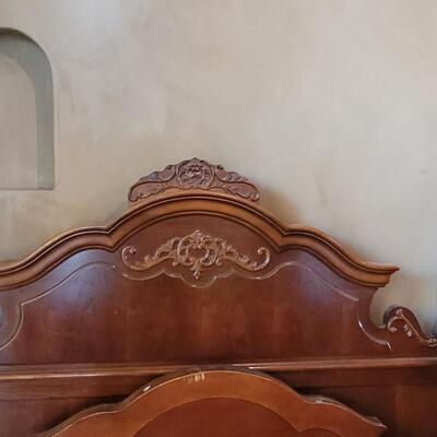 Lot 138: Stanley Furniture Queen Size Bed includes Side Wood Rails