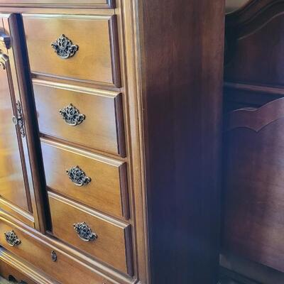 Lot 140: Stanley Furniture Dresser Armoire 