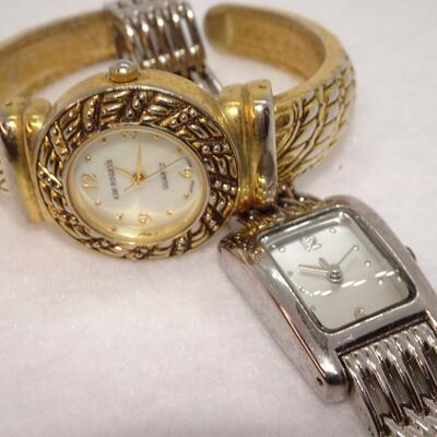 2 Non Working Ladies Watches, needs batteries 