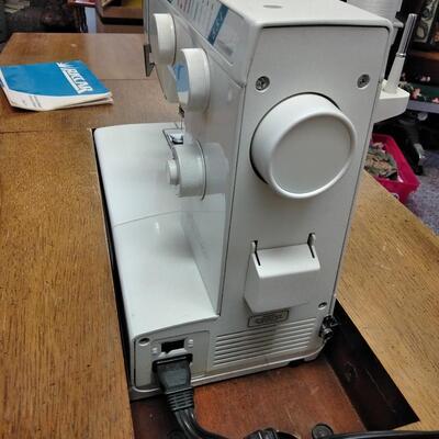 LOT 38 RICCAR SEWING MACHINE MODEL 551 WITH CABINET 