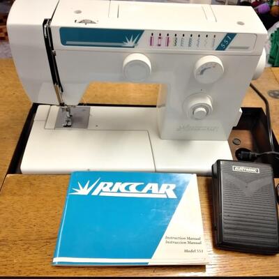 LOT 38 RICCAR SEWING MACHINE MODEL 551 WITH CABINET 