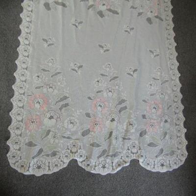 LOT 44 LACY CURTAIN PANELS 