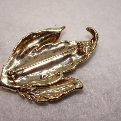 Gold Tone Enamel Leaf Brooch IC