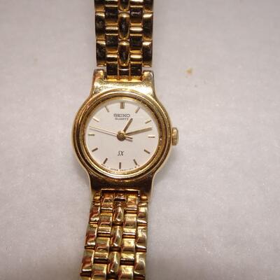 Gold Tone Ladies Seiko Watch - needs battery 