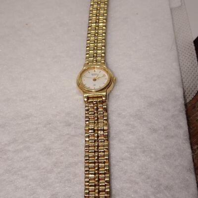 Gold Tone Ladies Seiko Watch - needs battery 