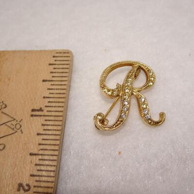 Gold tone Letter R Pin 