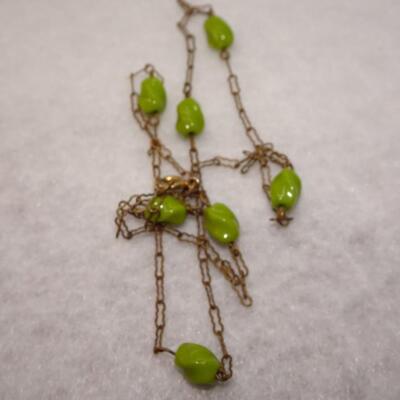 Dainty Green Glass Necklace 