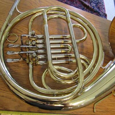 LOT 6  FRENCH HORN WITH CASE