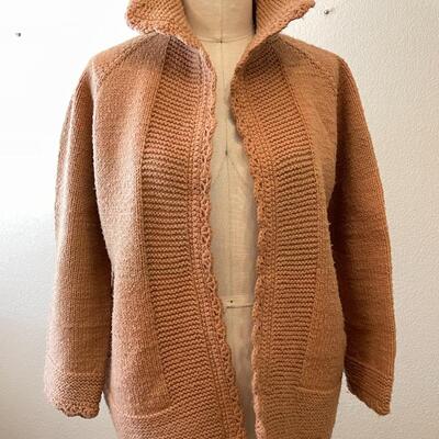 LOT 151  VINTAGE HAND KNIT CARDIGAN SWEATER LIGHT BROWN SIZE M