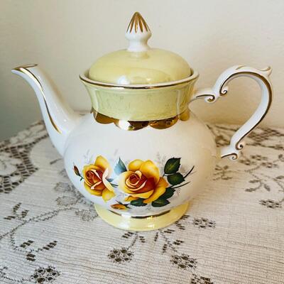 LOT 165  GROUP OF BONE CHINA TEA CUPS & TEA POT 