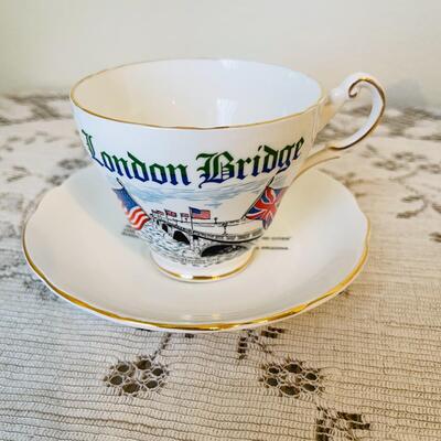 LOT 165  GROUP OF BONE CHINA TEA CUPS & TEA POT 