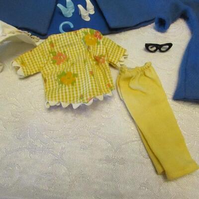 LOT 21 VINTAGE BARBIE CLOTHES, SHOES, HAT AND EYE GLASSES