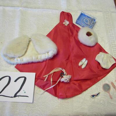 LOT 22 VINTAGE BARBIE FORMAL DRESS WITH MANY ACCESSORIES 