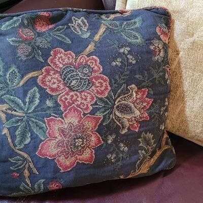 Lot 170: Decorative Pillows (3)
