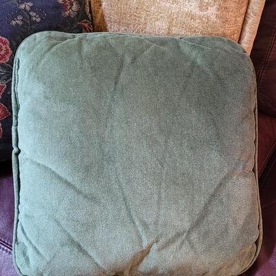 Lot 170: Decorative Pillows (3)