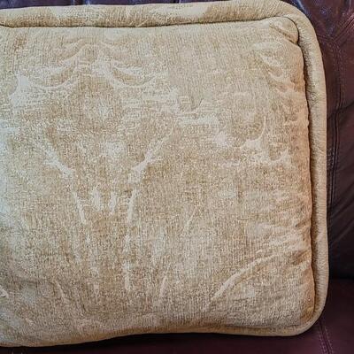 Lot 170: Decorative Pillows (3)