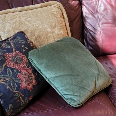 Lot 170: Decorative Pillows (3)
