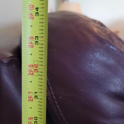 Lot 172: La-z-Boy Leather Loveseat