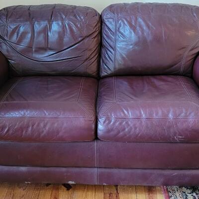 Lot 172: La-z-Boy Leather Loveseat