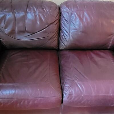 Lot 172: La-z-Boy Leather Loveseat