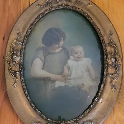 Lot 175: Antique Gold Gilt Wood Bubble Frame with Mother and Child Portrait 
