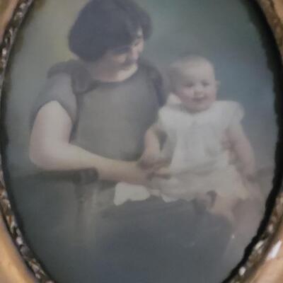 Lot 175: Antique Gold Gilt Wood Bubble Frame with Mother and Child Portrait 