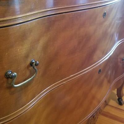 Lot 200: Antique Victorian Tiger Oak Dresser with Mirror and Casters 