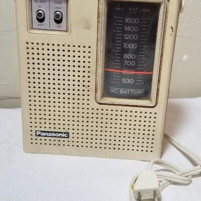 Lot 204: Vintage Panasonic Radio
