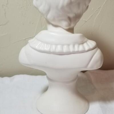 Lot 209: Dresser Top Bust