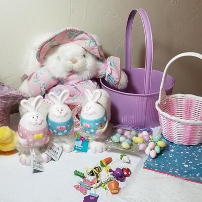 Lot 213: Easter Decorations Lot