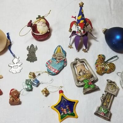 Lot 218: Vintage Christmas Ornaments Lot