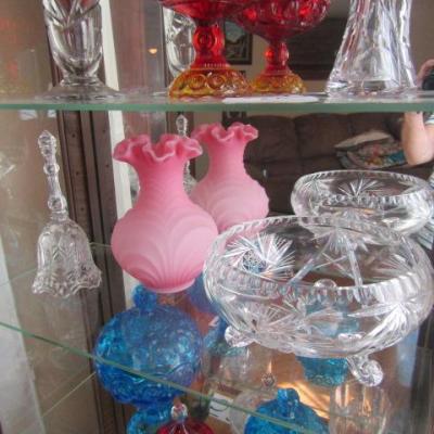 LOT 51 GLASS/CRYSTAL COLLECTIBLES