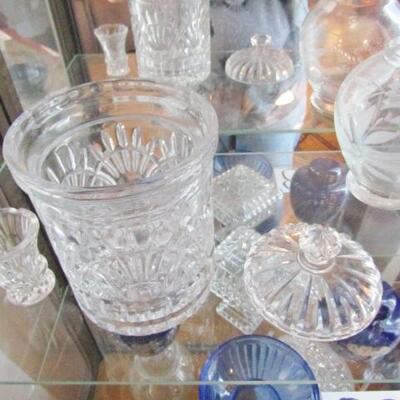 LOT 84 COLLECTIBLE GLASSWARE