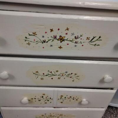 LOT 98 CHEST OF DRAWERS 