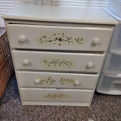 LOT 98 CHEST OF DRAWERS 