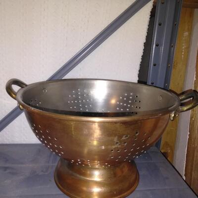 LOT 100 COPPER DISHES, COLANDER & MORE 