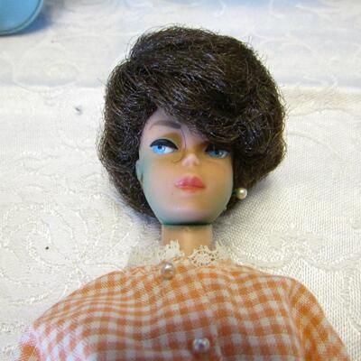 LOT 23 BUBBLE CUT BARBIE AND HER FRIEND