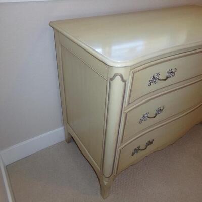 LOT 31 AUVERGNE SOLID APPALACHIAN BEECH CHEST OF DRAWERS 