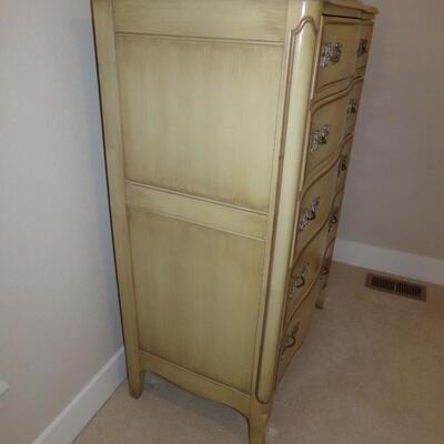 LOT 32 DAVIS CABINET CO SOLID WOOD APPALAIACHIAN BEECH CHEST OF DRAWERS 