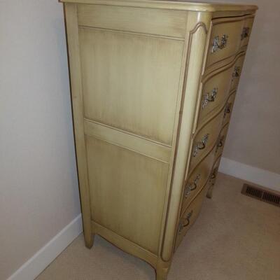 LOT 32 DAVIS CABINET CO SOLID WOOD APPALAIACHIAN BEECH CHEST OF DRAWERS 