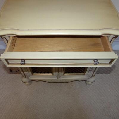 LOT 34 NIGHTSTAND AND CHROME BASE TABLE LAMP 