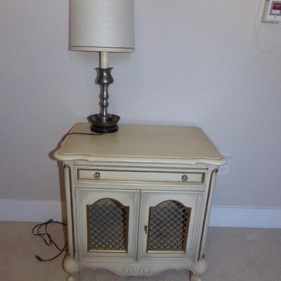 LOT 34 NIGHTSTAND AND CHROME BASE TABLE LAMP 