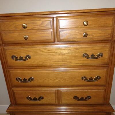 LOT 35 STACKING CHEST OF DRAWERS 