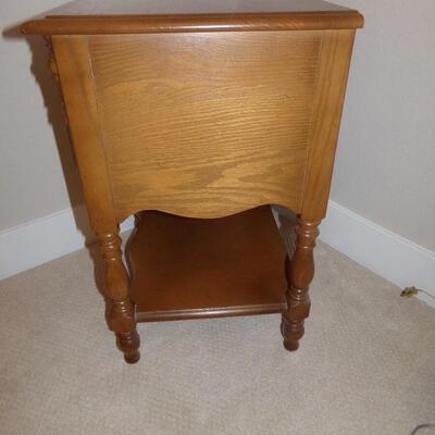 LOT 39 SUMTER CABINET CO.  NIGHTSTAND & LAMP 