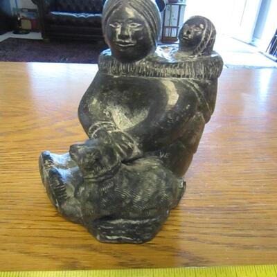 LOT 61 A WOLF ORIGINAL SCULPTURE OF MOTHER AND CHILD