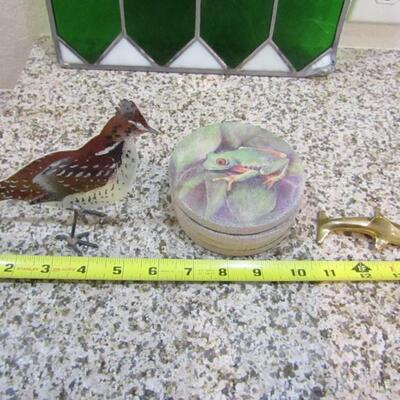 LOT 76 STAINED GLASS, METAL PHEASANT AND STONE COASTERS