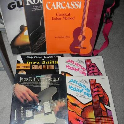 LOT 43  MUSIC FOLDING STOOL & MICROPHONE