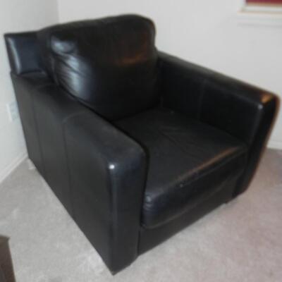 LOT 50 THOMASVILLE LEATHER ARMCHAIR