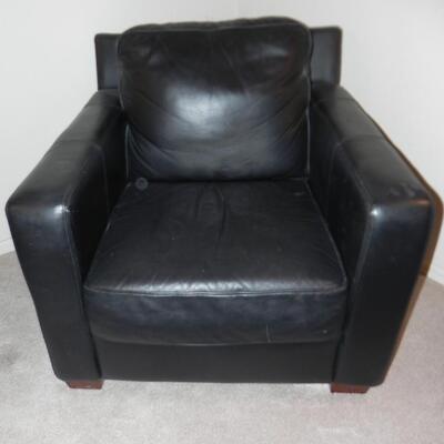 LOT 50 THOMASVILLE LEATHER ARMCHAIR